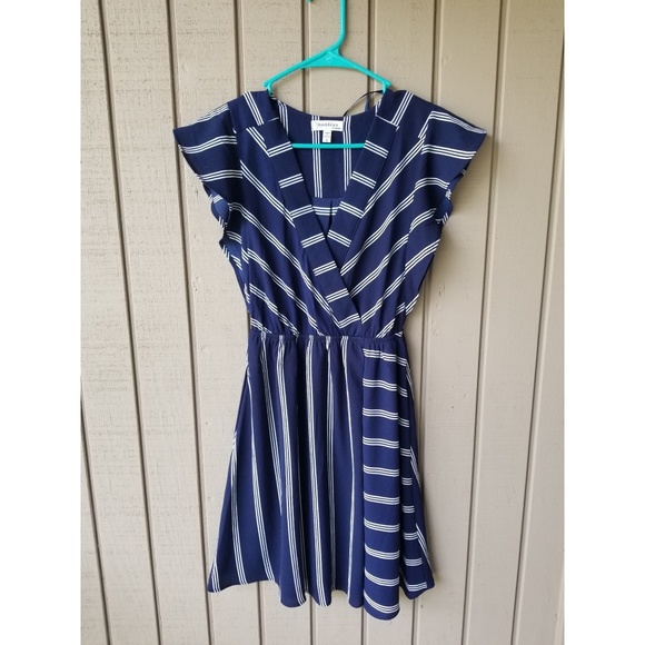Monteau Dresses & Skirts - Monteau striped ruffle sleeve dress
